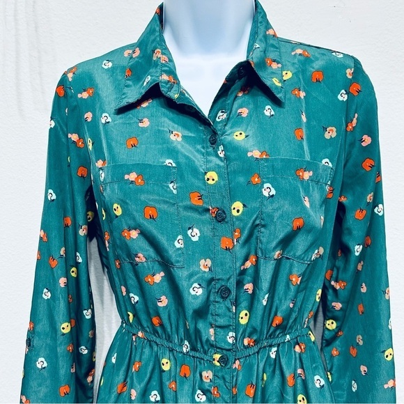 Green button up dress with collar, and open back. - Picture 2 of 11